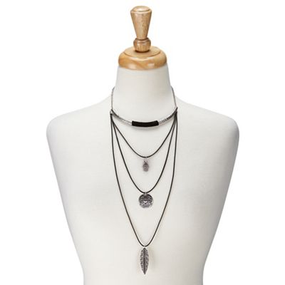 Metallic latina necklace